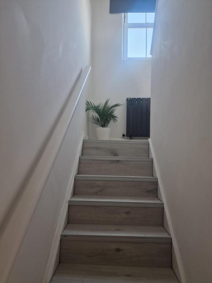 Collier'S Wood En-Suite Apartments London Eksteriør bilde