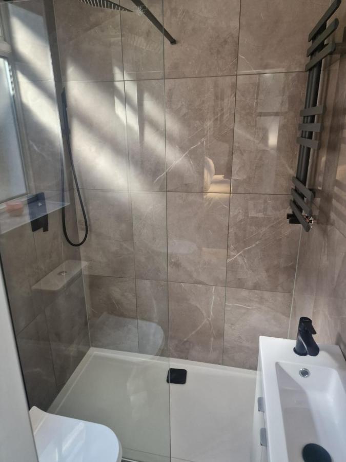 Collier'S Wood En-Suite Apartments London Eksteriør bilde
